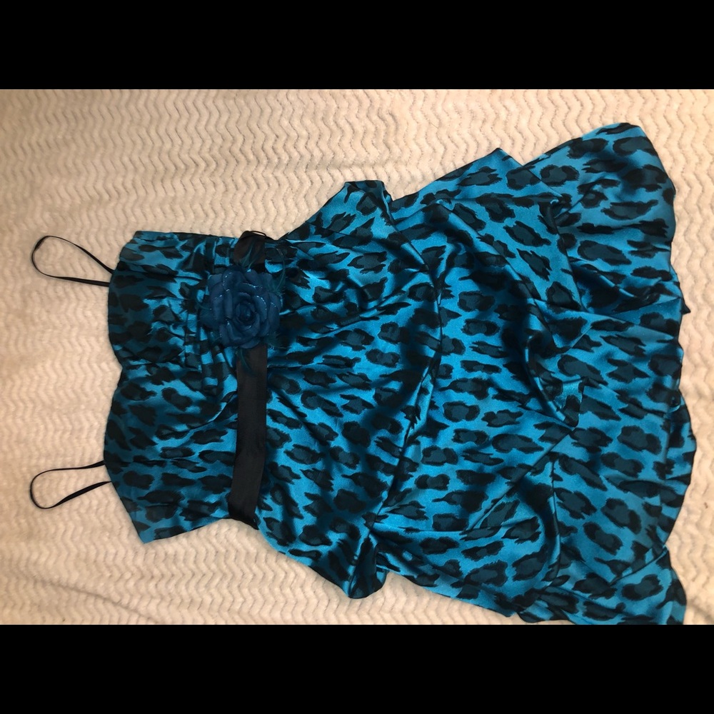 Dress - Picture 3 of 5